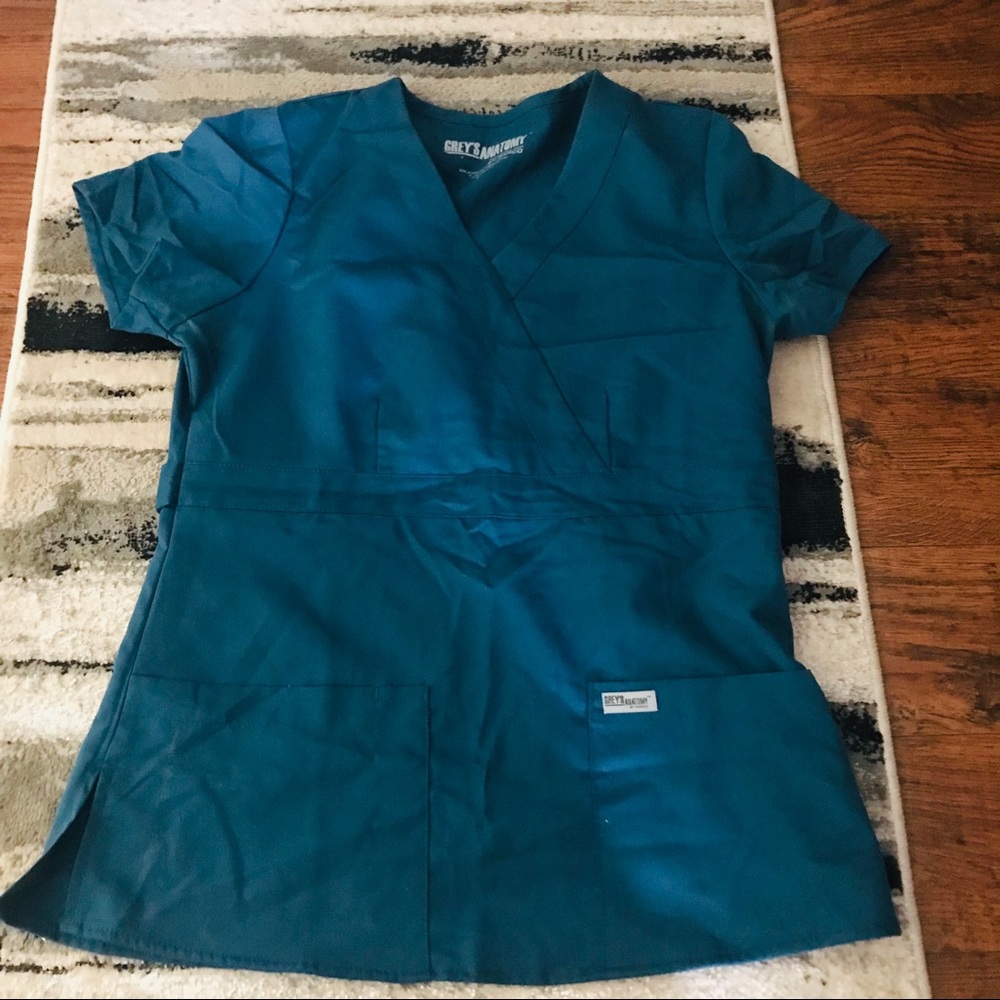 Small scrub top